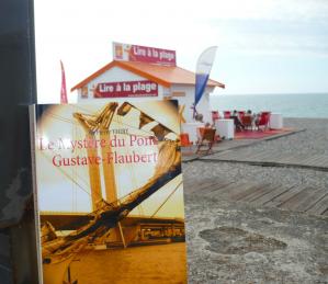 Coup de coeur sur les livres d'Aline, une invitation à lire Le Mystère du pont Gustave-Flaubert à la plage cet été