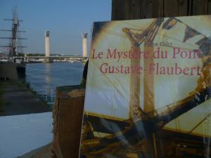 Grignoteuse de livre vous invite à lire Le Mystère du pont Gustave-Flaubert