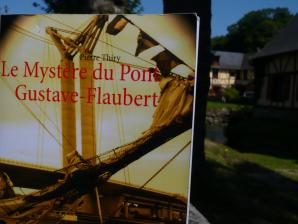 Lire Pourquoi Comment vous invite à lire Le Mystère du pont Gustave-Flaubert