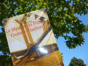 Commandez Le Mystère du pont Gustave-Flaubert pour le lire cet été