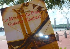 BOIRES ET DÉBOIRES D'UN ZÉRO MASQUÉ vous invite à lire Le Mystère du pont Gustave-Flaubert