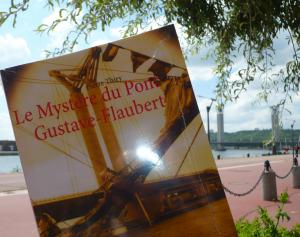 Les Lectures de Pampoune vous invite à découvrir Le Mystère du pont Gustave-Flaubert