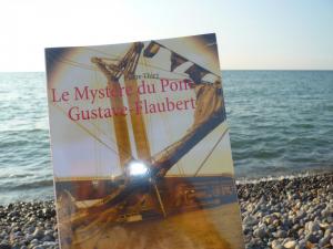 Mes promenades culturelles vous invite à plonger dans LE MYSTÈRE  DU PONT GUSTAVE-FLAUBERT